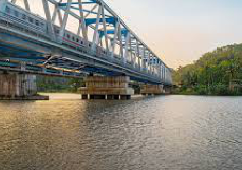 Sungai Serayu memegang peran penting sebagai salah satu sumber air terbesar di Jawa Tengah. Aliran air bermula dari hulu di Tuk Bima Lukak, kawasan Dataran Tinggi Dieng, Kabupaten Wonosobo.