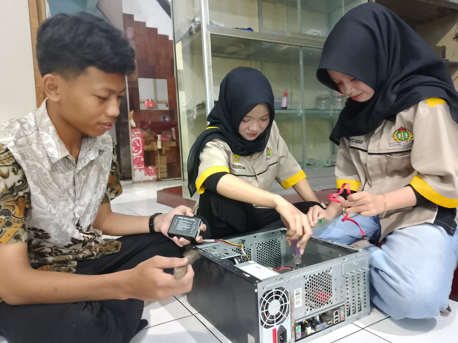 Praktik kerja lapangan pada Waranka Indonesia Computer Purbalingga, Kamis 11 Juni 2026