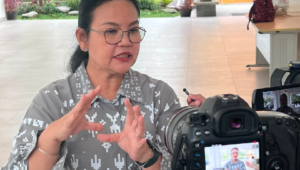 Wali Kota Semarang Agustina Wilujeng usai memberikan sambutan utama (keynote speech) dalam talk show Ruang Nalar (RN Talks) bertajuk “Fakta Komitmen Kuat Pemerintah dalam Memberantas Kasus Korupsi Indonesia”, di Aula Gedung Art Center Universitas Diponegoro, (Undip) Semarang, Jumat 24 Juli 2024
