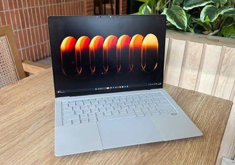 Asus ExpertBook Ultra merupakan laptop pertama yang mengadopsi performa mutakhir yang mendefinisikan standar laptop bisnis premium tipis. Asus ExpertBook Ultra merupakan laptop pertama yang mengadopsi performa mutakhir yang mendefinisikan standar laptop bisnis premium tipis.