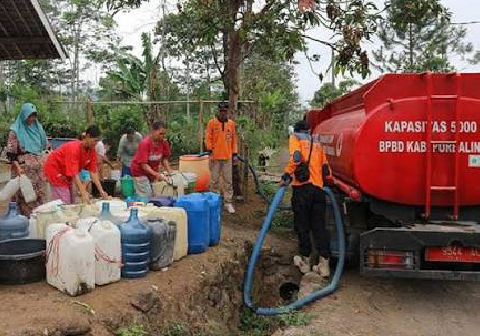 Memasuki hari ke-17 kegiatan penanganan pada Jumat, 24 Juli 2026, BPBD Purbalingga mengerahkan 60 armada tangki yang mengangkut 294.000 liter air segar. Memasuki hari ke-17 kegiatan penanganan pada Jumat, 24 Juli 2026, BPBD Purbalingga mengerahkan 60 armada tangki yang mengangkut 294.000 liter air segar.