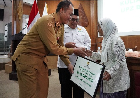 Asisten Bidang Pemerintahan dan Kesejahteraan Rakyat Sekretariat Daerah Kabupaten Purbalingga, Suroto, tatkala mewakili Bupati Purbalingga membuka kegiatan Kuliah Amil Zakat bagi Pengurus UPZ BAZNAS Purbalingga bertempat pada Operational Room Graha Adiguna, Senin 27 Juli 2026.