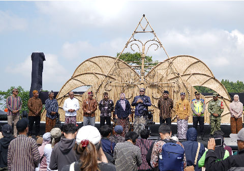 Wakil Bupati Purbalingga, Dimas Prasetyahani, membuka resmi festival ini Jumat 3 Juli 2026 di kompleks objek wisata D'Las Serang.