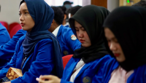 Mahasiswa KKN UMP Bakal Olah Sampah Plastik Menjadi Pupuk Cair di Tumanggal