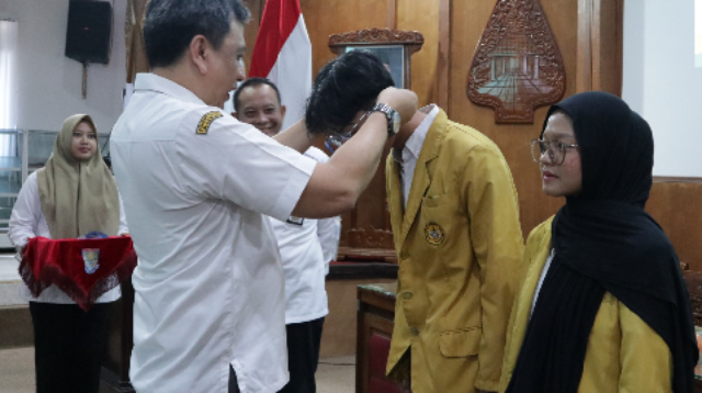 Asisten Administrasi Umum Sekda Kabupaten Purbalingga, Siswanto, mewakili Bupati Purbalingga saat menerima para mahasiswa Universitas Jenderal Soedirman (Unsoed) yang akan KKN di 47 desa