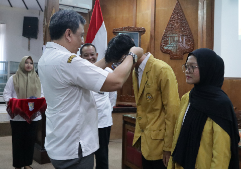 Asisten Administrasi Umum Sekda Kabupaten Purbalingga, Siswanto, mewakili Bupati Purbalingga saat menerima para mahasiswa Universitas Jenderal Soedirman (Unsoed) yang akan KKN di 47 desa