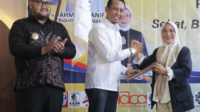 Ketua Komite Olahraga Masyarakat Indonesia (KORMI) Kabupaten Purbalingga periode 2025–2029 Kabupaten Purbalingga, Tenny Juliawaty bersama Ketua KORMI Jawa Tengah Edi Purwanto dan Wakil Bupati Purbalingga Dimas Prasetyahani usai Pelantikan di Indragiri Hall Hotel Owabong, Bojongsari, Minggu 19 Juli 2026 Ketua Komite Olahraga Masyarakat Indonesia (KORMI) Kabupaten Purbalingga periode 2025–2029 Kabupaten Purbalingga, Tenny Juliawaty bersama Ketua KORMI Jawa Tengah Edi Purwanto dan Wakil Bupati Purbalingga Dimas Prasetyahani usai Pelantikan di Indragiri Hall Hotel Owabong, Bojongsari, Minggu 19 Juli 2026