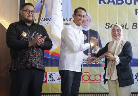 Ketua Komite Olahraga Masyarakat Indonesia (KORMI) Kabupaten Purbalingga periode 2025–2029 Kabupaten Purbalingga, Tenny Juliawaty bersama Ketua KORMI Jawa Tengah Edi Purwanto dan Wakil Bupati Purbalingga Dimas Prasetyahani usai Pelantikan di Indragiri Hall Hotel Owabong, Bojongsari, Minggu 19 Juli 2026 Ketua Komite Olahraga Masyarakat Indonesia (KORMI) Kabupaten Purbalingga periode 2025–2029 Kabupaten Purbalingga, Tenny Juliawaty bersama Ketua KORMI Jawa Tengah Edi Purwanto dan Wakil Bupati Purbalingga Dimas Prasetyahani usai Pelantikan di Indragiri Hall Hotel Owabong, Bojongsari, Minggu 19 Juli 2026