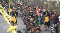99 lodong dalam rangkaian acara Festival Gunung Slamet (FGS) kesembilan tahun 2026 ini menjadi simbol rasa syukur warga Desa Serang atas limpahan air bersih, terutama yang bersumber dari kaki Gunung Slamet tersebut.