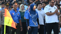 Wakil Bupati Purbalingga Dimas Prasetyahani SE MM hadir mewakili Bupati Purbalingga bersama jajaran Forkopimda serta tamu undangan pembukaan Open Turnamen Sepak Bola Danlanud Cup XXIV Tahun 2026 di Stadion Garuda Manunggal Lanud Jenderal Besar Soedirman, Wirasaba, Bukateja, Rabu 1 Juli 2026.