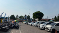 Untuk memudahkan wisatawan, managemen Owabong Water Park telah memperluas lahan parkir dan menyediakan shuttle gratis dari area parkir atas. Ini sebagai bentuk pelayanan agar wisatawan tetap nyaman.