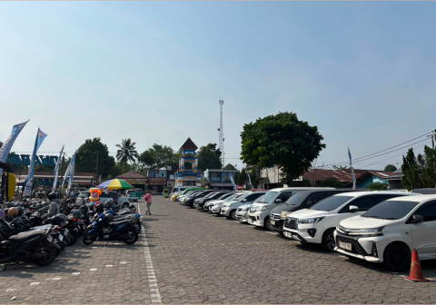 Untuk memudahkan wisatawan, managemen Owabong Water Park telah memperluas lahan parkir dan menyediakan shuttle gratis dari area parkir atas. Ini sebagai bentuk pelayanan agar wisatawan tetap nyaman.