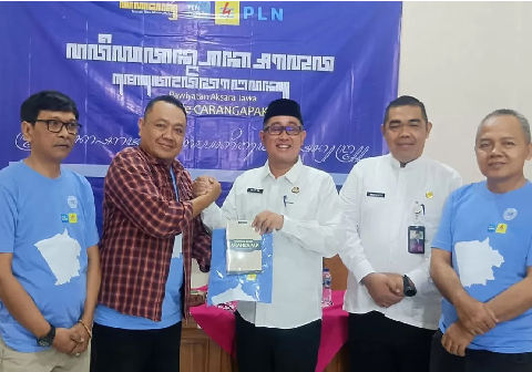 Para pengajar yang tergabung dalam himpunan Musyawarah Guru Mata Pelajaran (MGMP) Bahasa Jawa serta Seni Budaya SMP se-Kabupaten Purbalingga dikenalkan dengan metode CaraNgapak yang menjadi solusi pembelajaran yang lebih mudah, cepat, dan sistematis Para pengajar yang tergabung dalam himpunan Musyawarah Guru Mata Pelajaran (MGMP) Bahasa Jawa serta Seni Budaya SMP se-Kabupaten Purbalingga dikenalkan dengan metode CaraNgapak yang menjadi solusi pembelajaran yang lebih mudah, cepat, dan sistematis