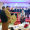 Wakil Bupati Purbalingga Dimas Prasetyahani bersama Direktur Politeknik Madyathika Purbalingga, Taufik Dwi Laksono dan Wakil Ketua DPRD Purbalingga Tenny Juliawaty, memukul gong menandai peluncuran tim digital marketing kampus dalam acara Dies Natalis ke-3 Politeknik Madyathika, Selasa 21 Juli 2026.