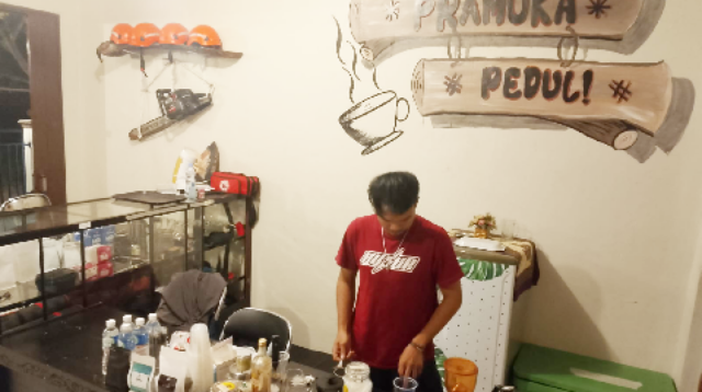 Rescue Café, kedai kopi besutan anggota Pramuka Peduli (Pramuli) Kwarcab Purbalingga menempati area strategis di lingkungan Sanggar Pramuka Kwarcab Purbalingga, Jalan Kopral Tanwir Nomor 61, Purbalingga Lor, menawarkan konsep unik yang kental dengan nuansa aktivitas penyelamatan. Rescue Café, kedai kopi besutan anggota Pramuka Peduli (Pramuli) Kwarcab Purbalingga menempati area strategis di lingkungan Sanggar Pramuka Kwarcab Purbalingga, Jalan Kopral Tanwir Nomor 61, Purbalingga Lor, menawarkan konsep unik yang kental dengan nuansa aktivitas penyelamatan.