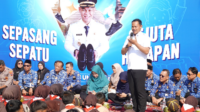 Bupati Purbalingga, Fahmi Muhammad Hanif saat meluncurkan Gerakan Sepasang Sepatu Sejuta Harapan di wilayah Kecamatan Karangjambu. Bupati Purbalingga, Fahmi Muhammad Hanif saat meluncurkan Gerakan Sepasang Sepatu Sejuta Harapan di wilayah Kecamatan Karangjambu.
