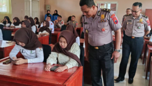 Polres Purbalingga menerjunkan personel guna memberikan pelatihan Paham Artificial Intelligence (AI) bagi siswa sekolah.