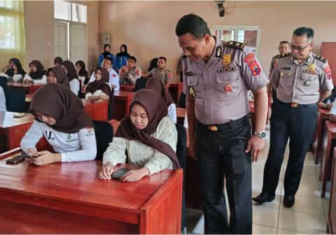 Polres Purbalingga menerjunkan personel guna memberikan pelatihan Paham Artificial Intelligence (AI) bagi siswa sekolah.