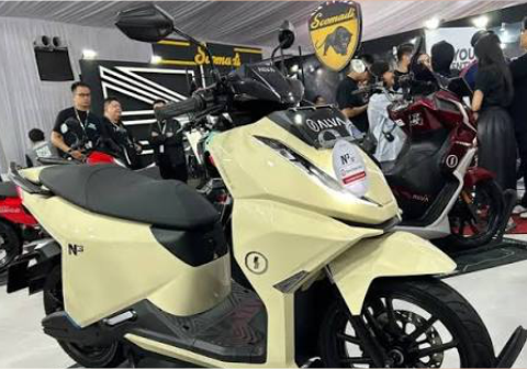 Sepeda motor listrik Alva resmi memperkenalkan inovasi terbaru berupa Alva Intelligent Personalized Riding Optimizer (AIPRO) Sepeda motor listrik Alva resmi memperkenalkan inovasi terbaru berupa Alva Intelligent Personalized Riding Optimizer (AIPRO)
