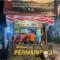 Petugas mengalihkan rute evakuasi dari Basecamp Sawangan menuju Basecamp Permadi Guci karena pertimbangan keselamatan.