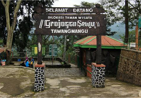 Grojogan Sewu menjadi pilihan populer bagi wisatawan yang menyukai wisata alam. Air terjun setinggi sekitar 81 meter ini berada di kawasan Tawangmangu. Grojogan Sewu menjadi pilihan populer bagi wisatawan yang menyukai wisata alam. Air terjun setinggi sekitar 81 meter ini berada di kawasan Tawangmangu.
