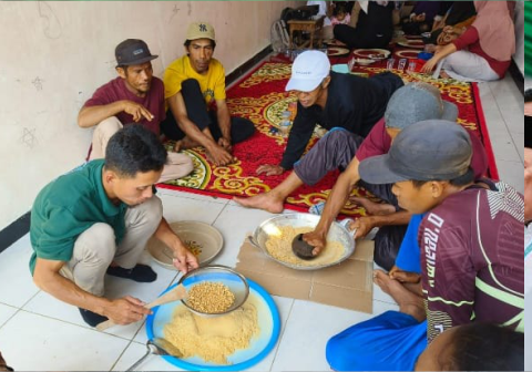 Warga Danasari Purbalingga ikuti pelatihan pembuatan gula aren kristal dari tim UMP demi meningkatkan nilai jual produk lokal.