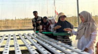 Tim PPK Ormawa BEM Fakultas Pertanian dan Perikanan UMP menggelar pelatihan budidaya hidroponik bersama warga Desa Purbadana