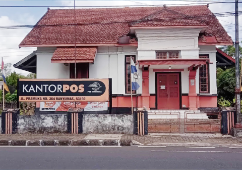 Kantor Pos Banyumas juga menyimpan jejak fungsi kolonial. Kajian bangunan kuno Kota Banyumas mencatat fungsi awal bangunan sebagai Kantor Pos dan Telegraf. Kantor Pos Banyumas juga menyimpan jejak fungsi kolonial. Kajian bangunan kuno Kota Banyumas mencatat fungsi awal bangunan sebagai Kantor Pos dan Telegraf.