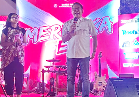 Karang Taruna Merdeka Fest 2026 sedot perhatian warga di Lapangan Voli Karangsentul. Ada pembagian kopi gratis dan pameran UMKM.