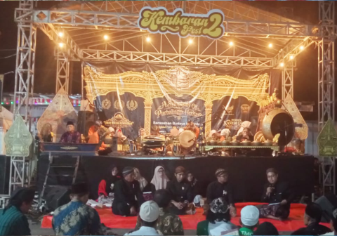 Kembaran Festival 2 di Desa Cipawon, Kecamatan Bukateja, Kabupaten Purbalingga, berlangsung meriah. Kembaran Festival 2 di Desa Cipawon, Kecamatan Bukateja, Kabupaten Purbalingga, berlangsung meriah.