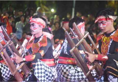 Sejarah kentongan purbalingga mendunia berawal dari alat siskamling hingga menjelma sebagai grup kesenian berprestasi tinggi. Sejarah kentongan purbalingga mendunia berawal dari alat siskamling hingga menjelma sebagai grup kesenian berprestasi tinggi.