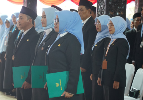 Bupati Purbalingga Fahmi Muhammad Hanif mengukuhkan 135 kepala sekolah yang mencakup tiga kepala taman kanak-kanak (TK), 108 kepala sekolah dasar (SD), serta 24 kepala sekolah menengah pertama (SMP) di Pendapa Dipokusumo, Purbalingga, Rabu 26 Agustus 2026.