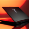 Lenovo terus mendominasi sektor bisnis melalui ketahanan fisik perangkat serta kenyamanan papan ketik yang sulit tertandingi.