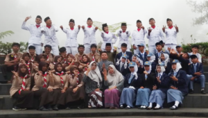 Penyelenggaraan upacara dalam perut bumi gua ini memberikan kesan mendalam bagi para murid SMK Ma'arif NU Karangreja. Penyelenggaraan upacara dalam perut bumi gua ini memberikan kesan mendalam bagi para murid SMK Ma'arif NU Karangreja.