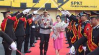 Penyambutan AKPB Hendry Susanto Sianipar terlaksana melalui tradisi pedang pora serta apel bersama bertempat di halaman Markas Kepolisian Resor Purbalingga, Jumat 31 Juli 2026. Penyambutan AKPB Hendry Susanto Sianipar terlaksana melalui tradisi pedang pora serta apel bersama bertempat di halaman Markas Kepolisian Resor Purbalingga, Jumat 31 Juli 2026.