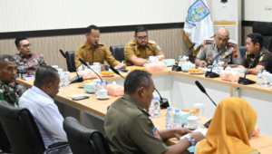 Bupati Fahmi tegaskan netralitas Pemkab Purbalingga di Pilkades 2026 dan menepis isu pencatutan nama bupati oleh calon kepala desa. Bupati Fahmi tegaskan netralitas Pemkab Purbalingga di Pilkades 2026 dan menepis isu pencatutan nama bupati oleh calon kepala desa.