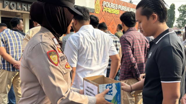 Polres Purbalingga menggelar aksi penggalangan dana guna membantu korban bencana alam di Nusa Tenggara Timur (NTT).