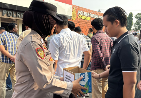 Polres Purbalingga menggelar aksi penggalangan dana guna membantu korban bencana alam di Nusa Tenggara Timur (NTT). Polres Purbalingga menggelar aksi penggalangan dana guna membantu korban bencana alam di Nusa Tenggara Timur (NTT).
