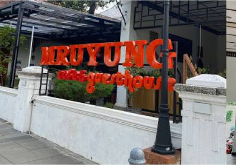 Roti Mruyung Guest House and Cafe