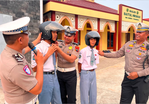 Satlantas Polres Purbalingga Edukasi Keselamatan Berkendara Bagi Pelajar Satlantas Polres Purbalingga Edukasi Keselamatan Berkendara Bagi Pelajar
