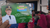 Bupati Purbalingga mendonasikan gaji dan tunjangannya lewat Bantuan Sepatu Bupati Purbalingga 2026 untuk 125 siswa Padamara demi mendorong semangat belajar.