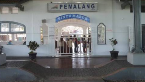 Stasiun Kereta Api Pemalang menjadi saksi perkembangan jaringan kereta yang menghubungkan berbagai wilayah di pesisir utara Jawa. Stasiun Kereta Api Pemalang menjadi saksi perkembangan jaringan kereta yang menghubungkan berbagai wilayah di pesisir utara Jawa.
