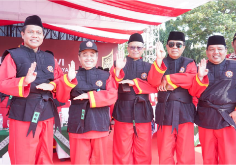Rektor UMP Jebul Suroso menerima gelar Pendekar Kehormatan Tingkat Melati II Tapak Suci Putera Muhammadiyah.