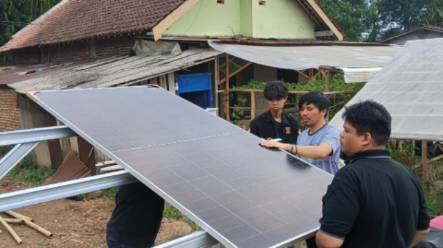 Akademisi Universitas Muhammadiyah Purwokerto menerapkan teknologi bioflok berbasis energi surya untuk meningkatkan kemandirian kelompok pembudidaya ikan di Banyumas.