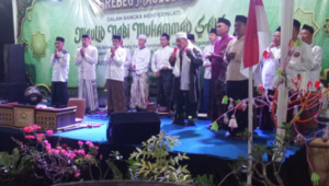 Warga Cipawon Purbalingga Gelar Grebek Maulid Nabi dan HUT RI Warga Cipawon Purbalingga Gelar Grebek Maulid Nabi dan HUT RI