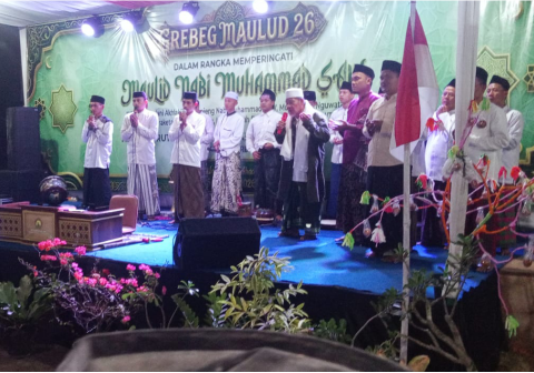 Warga Cipawon Purbalingga Gelar Grebek Maulid Nabi dan HUT RI