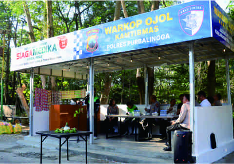Polres Purbalingga meresmikan Warkop Ojol Kamtibmas untuk menciptakan keamanan sekaligus memberikan tempat mangkal yang nyaman bagi pengemudi ojek online. Polres Purbalingga meresmikan Warkop Ojol Kamtibmas untuk menciptakan keamanan sekaligus memberikan tempat mangkal yang nyaman bagi pengemudi ojek online.