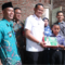 Bupati Fahmi meninjau rumah keluarga siswa rentan penerima bantuan Sepasang Sepatu Sejuta Harapan di Padamara Bupati Fahmi meninjau rumah keluarga siswa rentan penerima bantuan Sepasang Sepatu Sejuta Harapan di Padamara