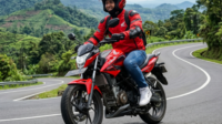 Rekomendasi 5 sepeda motor pria 150 cc cocok untuk perjalanan harian lengkap dengan merk, keunggulan fitur, serta patokan harganya.
