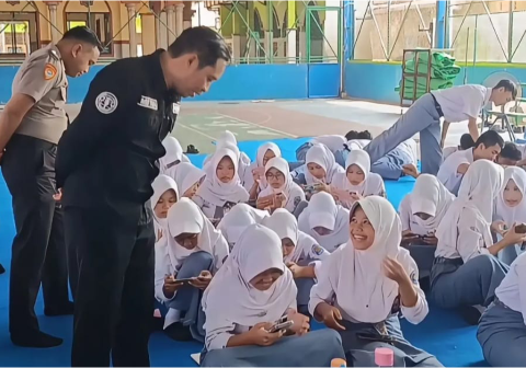Polres Purbalingga menggelar edukasi bijak menggunakan AI untuk 200 pelajar SMAN 1 Bukateja guna meningkatkan literasi digital generasi muda. Polres Purbalingga menggelar edukasi bijak menggunakan AI untuk 200 pelajar SMAN 1 Bukateja guna meningkatkan literasi digital generasi muda.